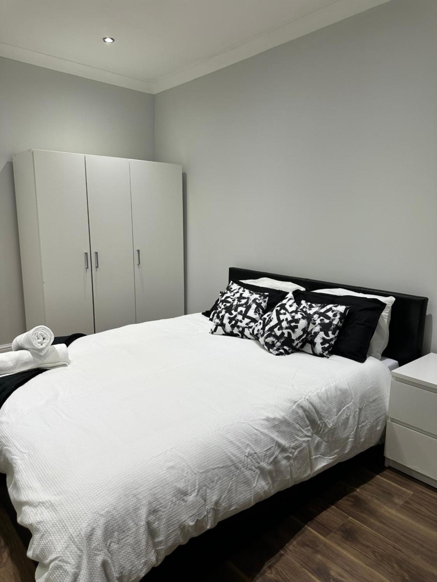 Affittacamere Black & White Double Bedroom